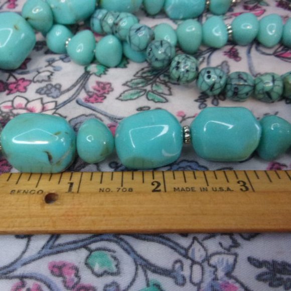 Avon Chunky  Faux Turquoise Bead Necklace 18" - 22" L - Picture 7 of 8
